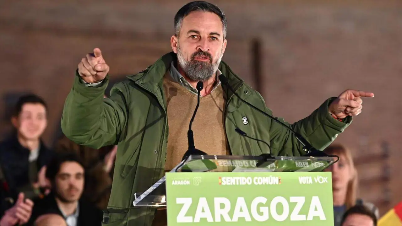 El presidente de Vox, Santiago Abascal, clausura el acto de fin de campa&ntilde;a de Vox, a 6 de febrero de 2026, en Zaragoza, Arag&oacute;n (Espa&ntilde;a). Los comicios se celebran el pr&oacute;ximo domingo 8 de febrero ./ Ram&oacute;n Comet - Europa Press