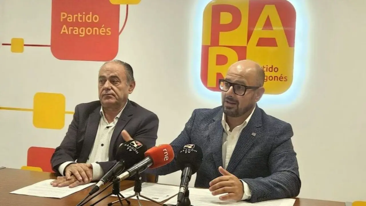 Alberto Izquierdo, a la derecha, es el presidente del PAR y candidato este 8 de febrero ./ Alejandro Cabrera Col&oacute;n - PAR