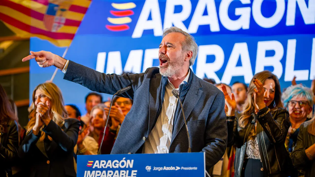 Jorge Azc&oacute;n celebra su victoria en las elecciones auton&oacute;micas del 8-F ./ &Aacute;lvaro Calvo para HOY ARAG&Oacute;N