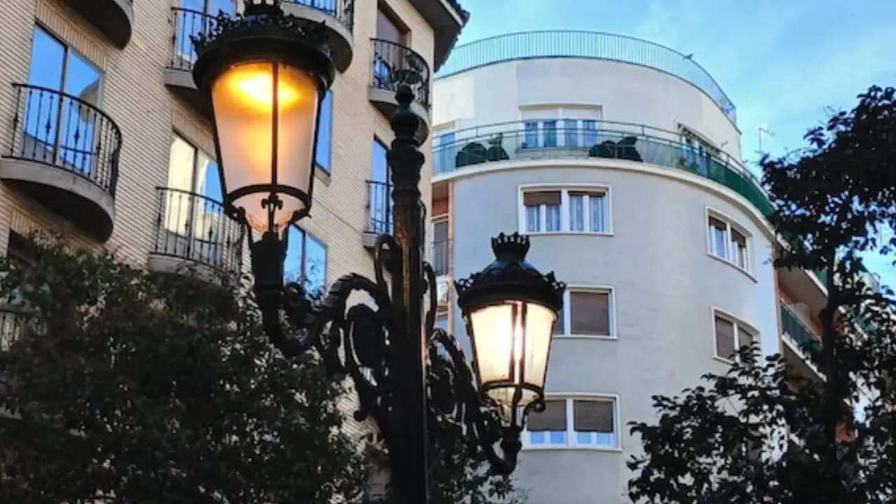 Las nuevas farolas del centro de la ciudad de Zaragoza / HOY ARAG&Oacute;N