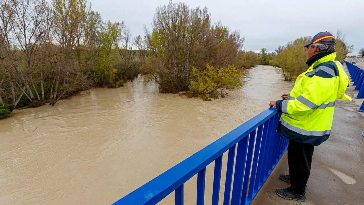 La crecida del r&iacute;o G&aacute;llego / EFE