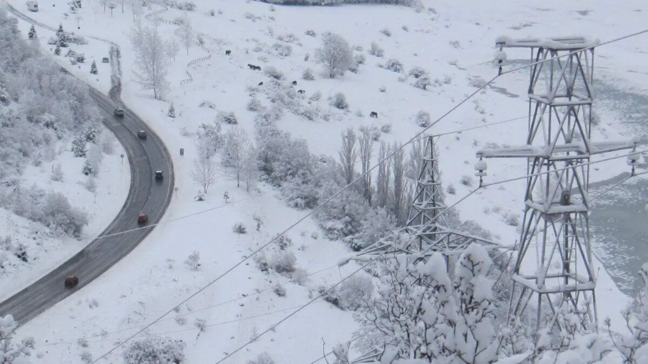 Las intensas nevadas es una de los fen&oacute;menos meteorol&oacute;gicos extremos que afectan a la red el&eacute;ctrica en Arag&oacute;n. / ENDESA