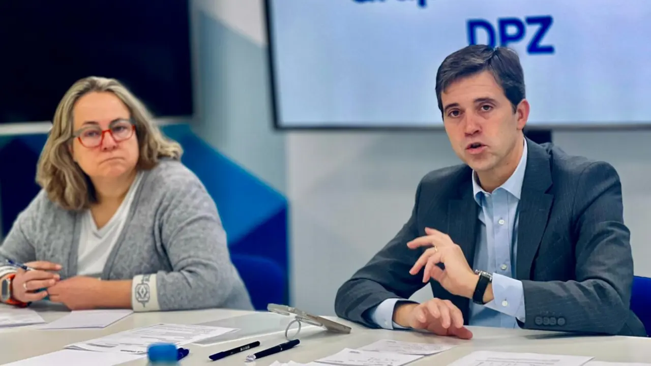 El presidente del PP de Zaragoza, Ram&oacute;n Celma (dcha) / PP