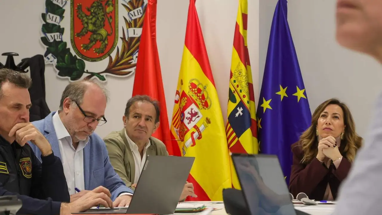La alcaldesa Natalia Chueca ha presidido este lunes la reuni&oacute;n de coordinaci&oacute;n en la sala de crisis. /AZ