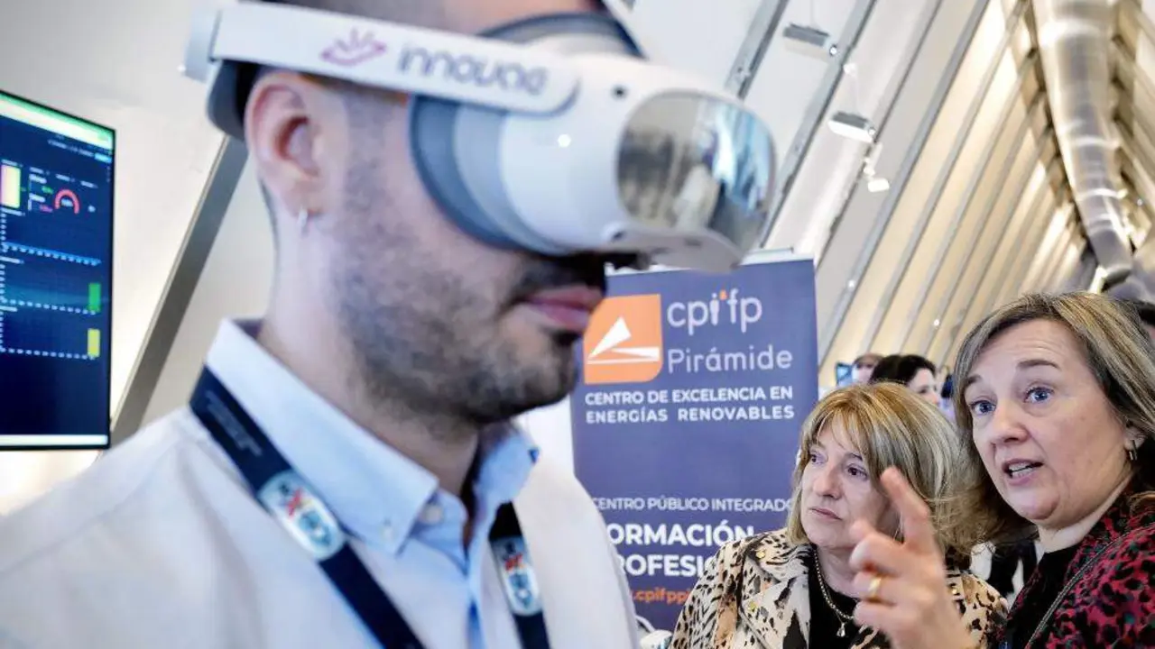 La consejera de Educaci&oacute;n en funciones inaugura CEXWORKING26, la jornada de difusi&oacute;n de los Centros de Excelencia de FP. La consejera de Educaci&oacute;n en funciones inaugura CEXWORKING26, la jornada de difusi&oacute;n de los Centros de Excelencia de FP. / FABI&Aacute;N SIM&Oacute;N