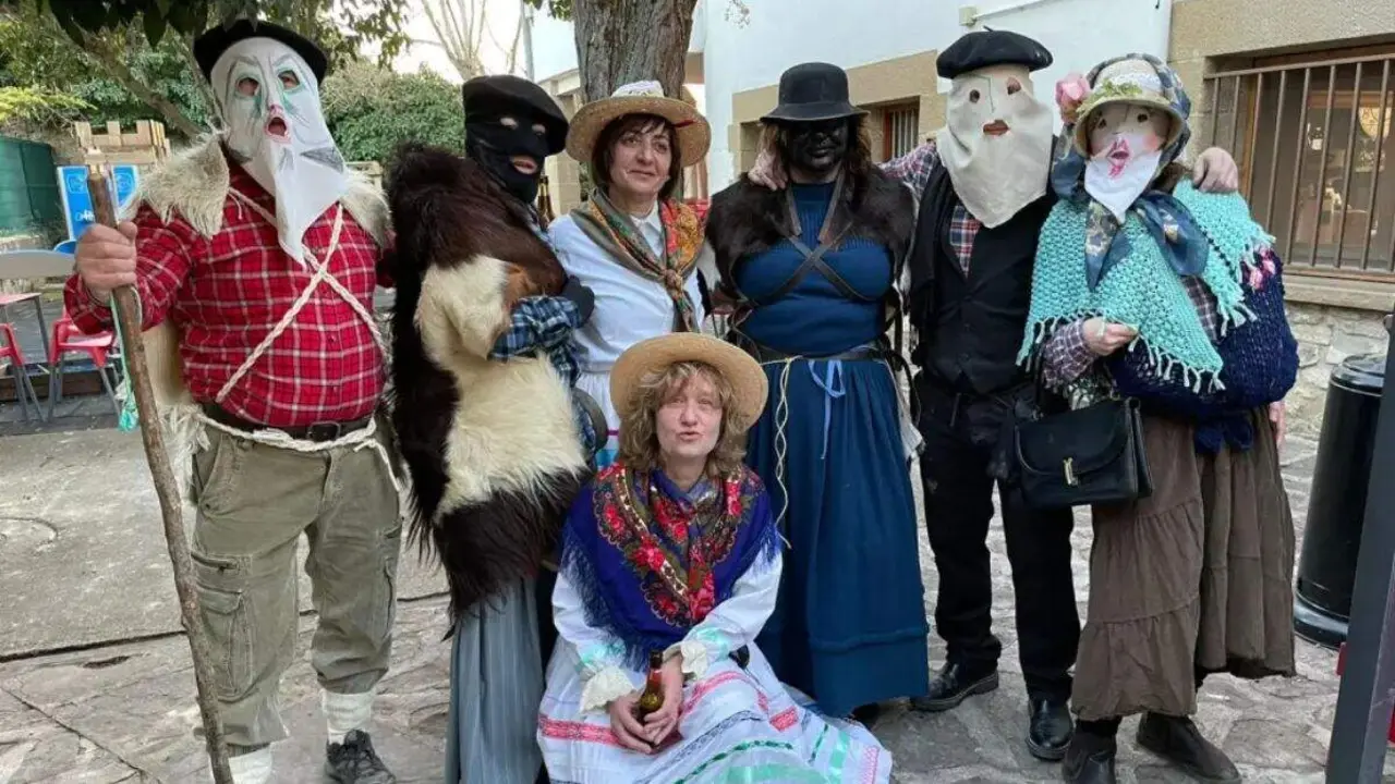 Protagonistas del Carnaval de Urri&eacute;s. / HA