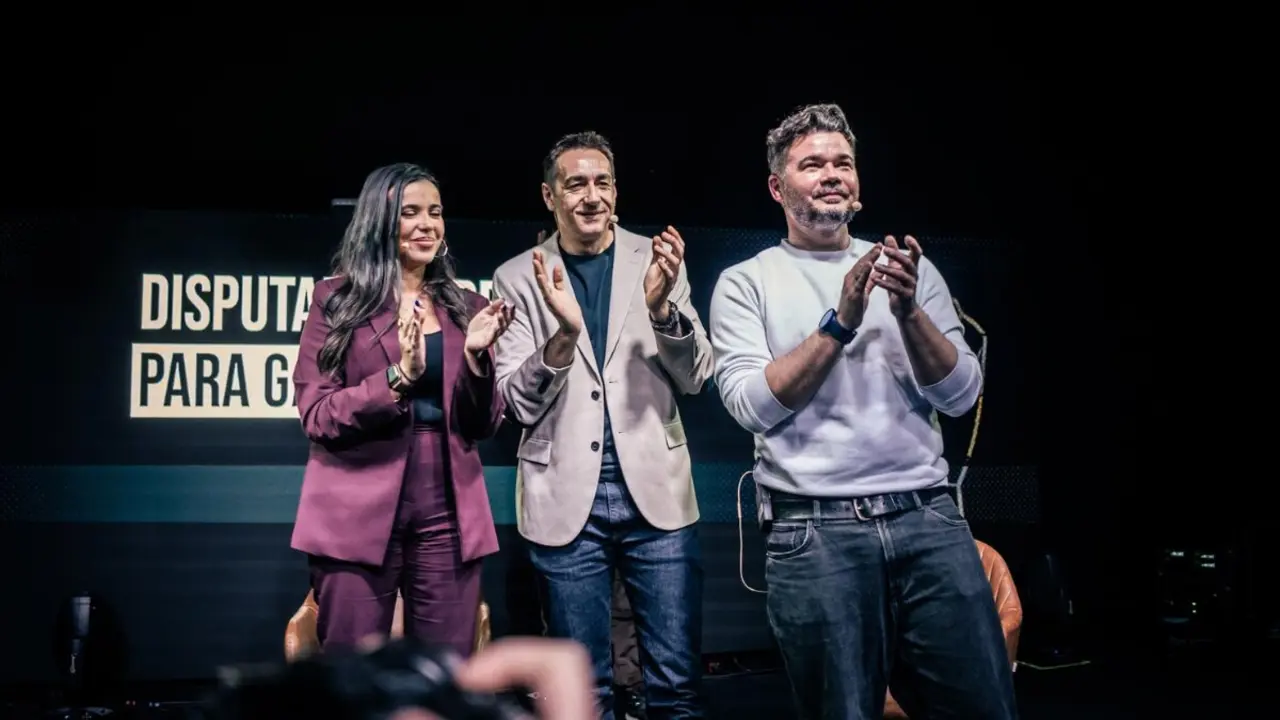 La periodista Sarah Santaolalla; el diputado de M&aacute;s Madrid en la Asamblea, Emilio Delgado y el portavoz de ERC en el Congreso, Gabriel Rufi&aacute;n, durante un di&aacute;logo sobre el futuro de la izquierda alternativa
- C&eacute;sar Vallejo Rodr&iacute;guez - Europa Press