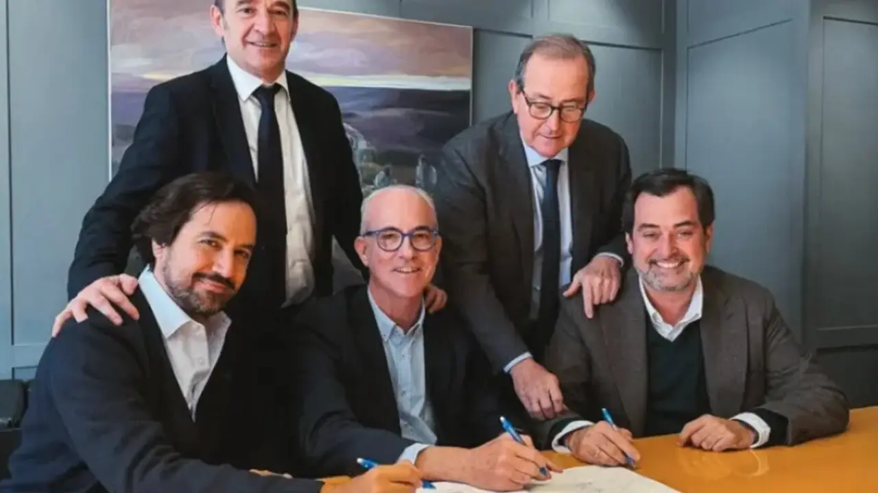 Firma de la conversi&oacute;n en acciones del cr&eacute;dito participativo otorgado por Costa y Arqa / SDH