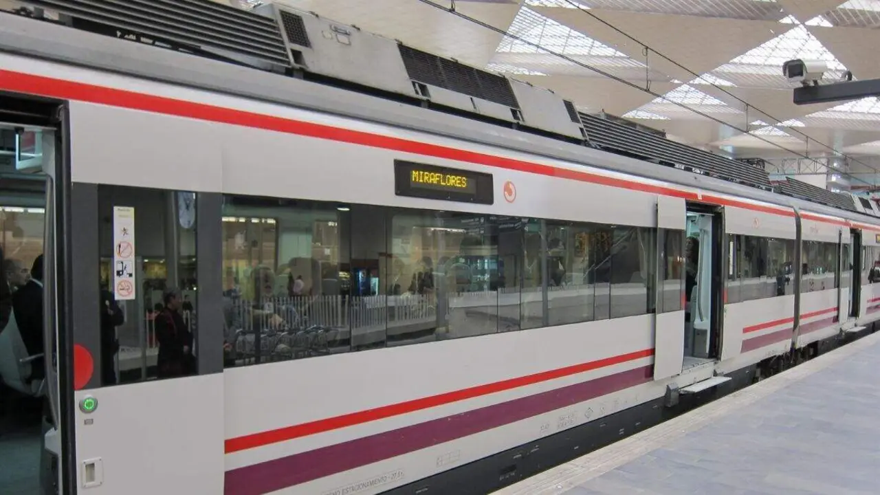 Tren de Cercan&iacute;as de Zaragoza. / EUROPA PRESS