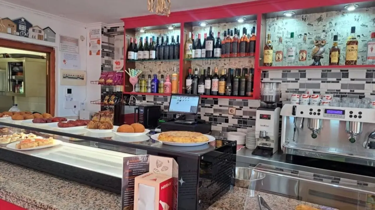 Barra del Bar La Tapica ./ La Tapica v&iacute;a Instagram