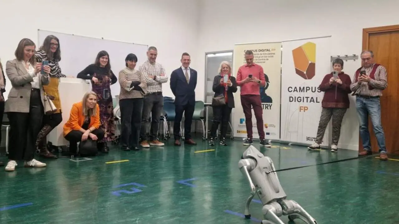 En la imagen, uno de los Dogbots del proyecto coordinado por el Campus Digital para su aplicaci&oacute;n en el sector sociosanitario. / GOBIERNO DE ARAG&Oacute;N