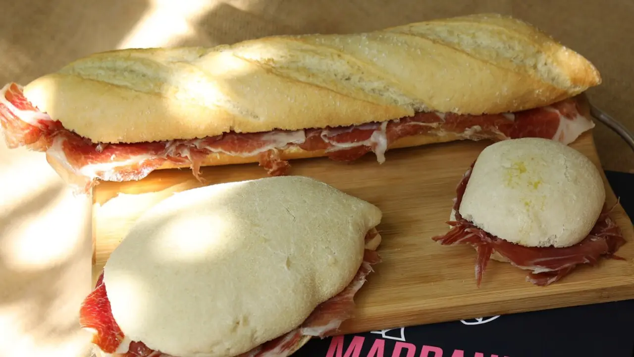 Bocadillos de jam&oacute;n ./ Mi marrano