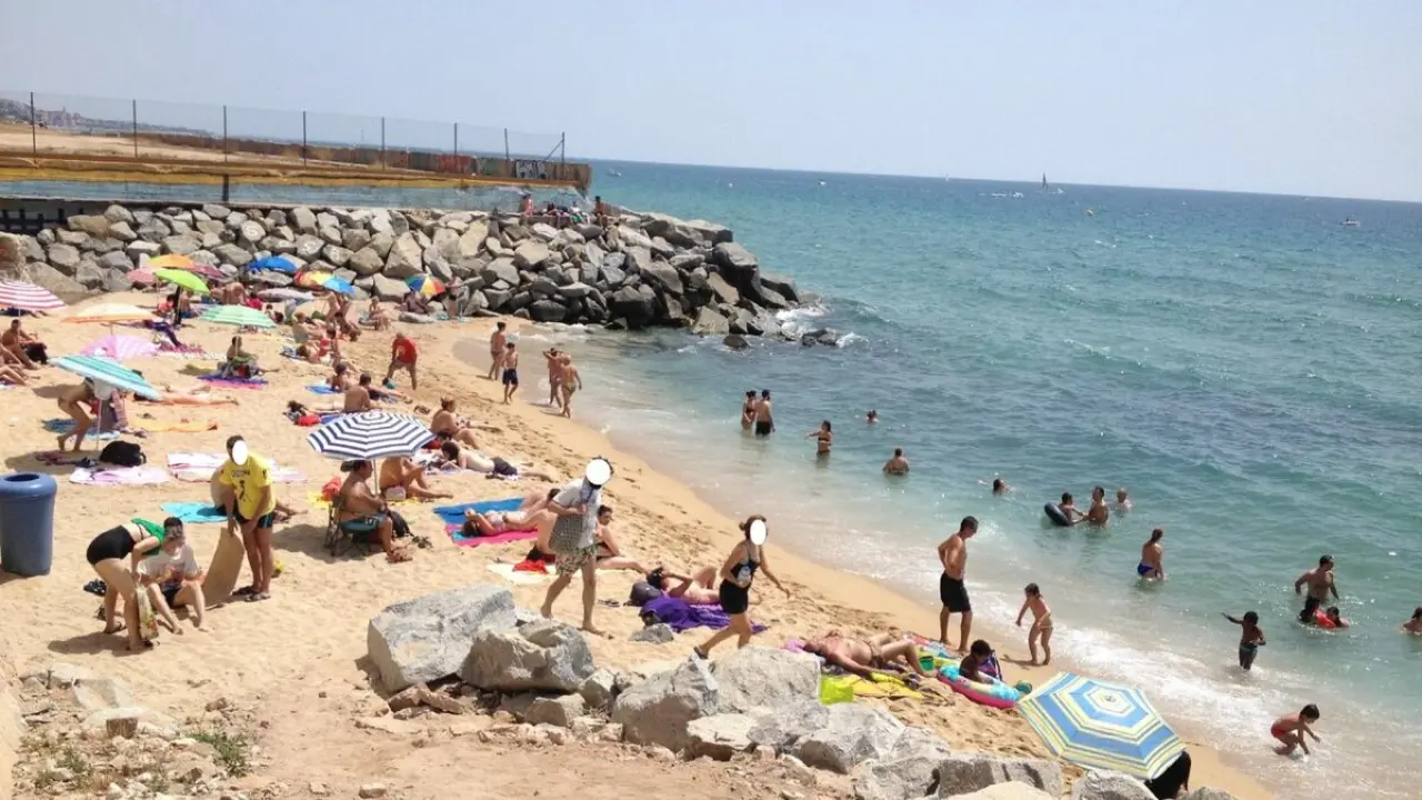 Alerta en las playas de Castelldefels, Sitges o Gav&agrave;: el mar se lleva metros de arena antes de Semana Santa