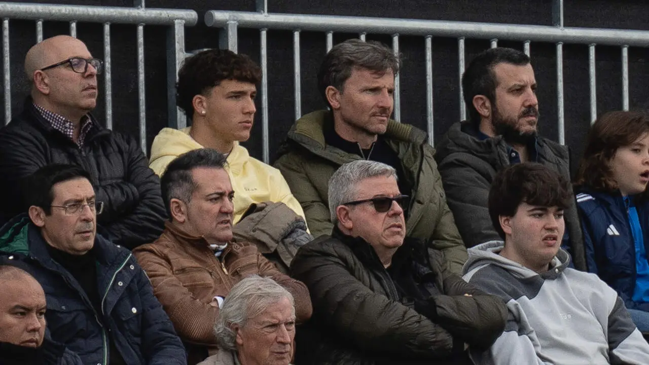 Lalo Arantegui, durante el partido del Real Zaragoza contra el Burgos CF en el Ibercaja Estadio / Marcos Cebri&aacute;n para Sport Arag&oacute;n