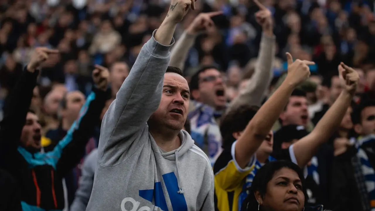 Fotogaler&iacute;a | Pitada y gritos contra la propiedad del Real Zaragoza: "Mas go home" / Marcos Cebri&aacute;n para Sport Arag&oacute;n