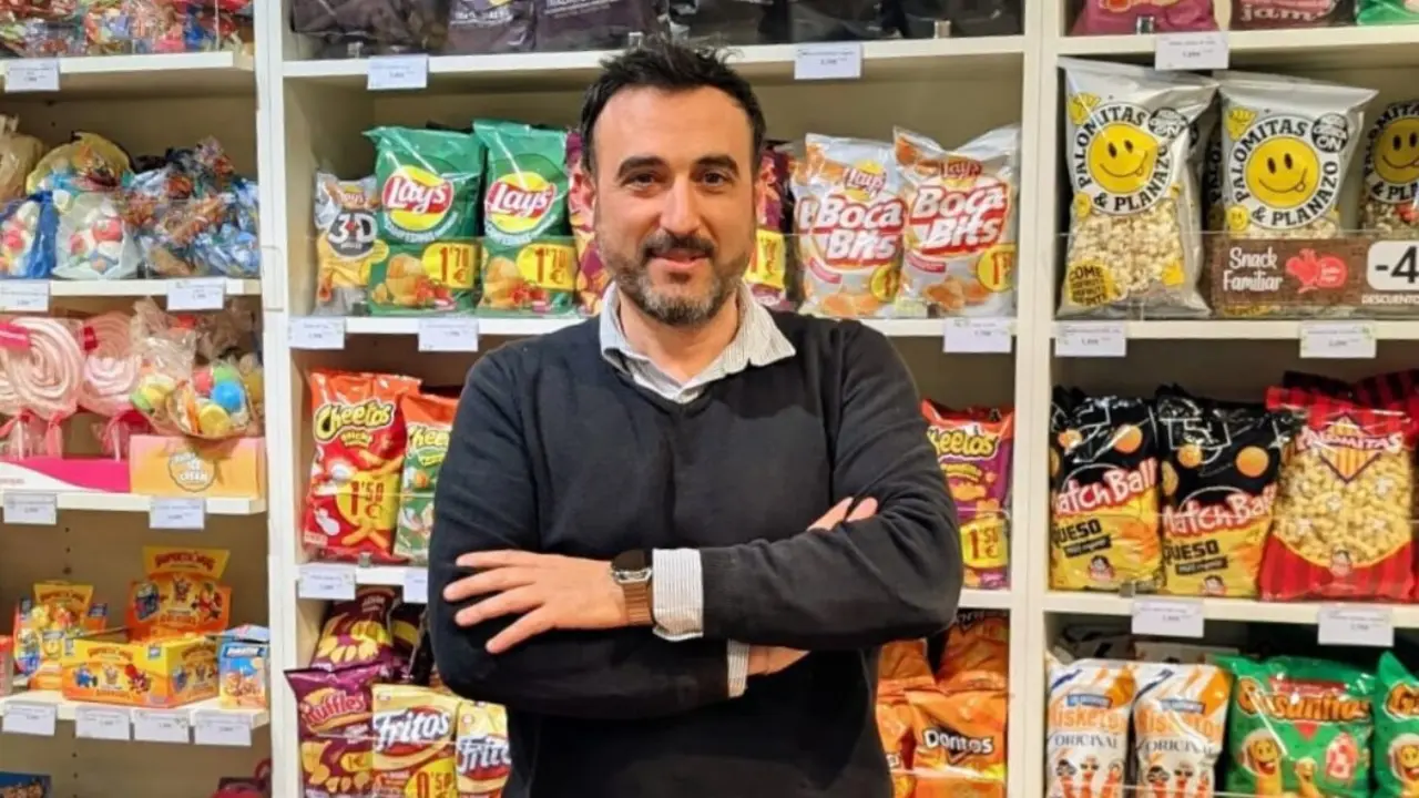 Manuel Muelas, director de tiendas de la cadena Aragonesa Mart&iacute;n Mart&iacute;n