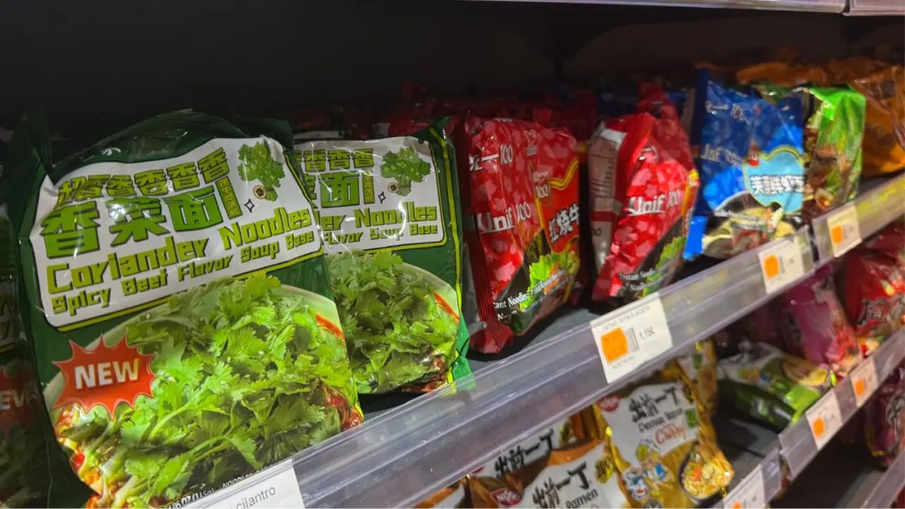 Supermercado chino de Zaragoza, Gran Esposa ./ H.A