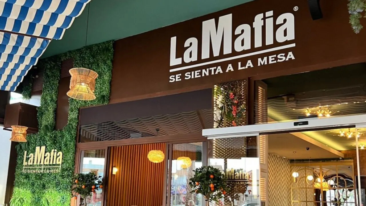 Un restaurante de La Mafia se Sienta a la Mesa / TA