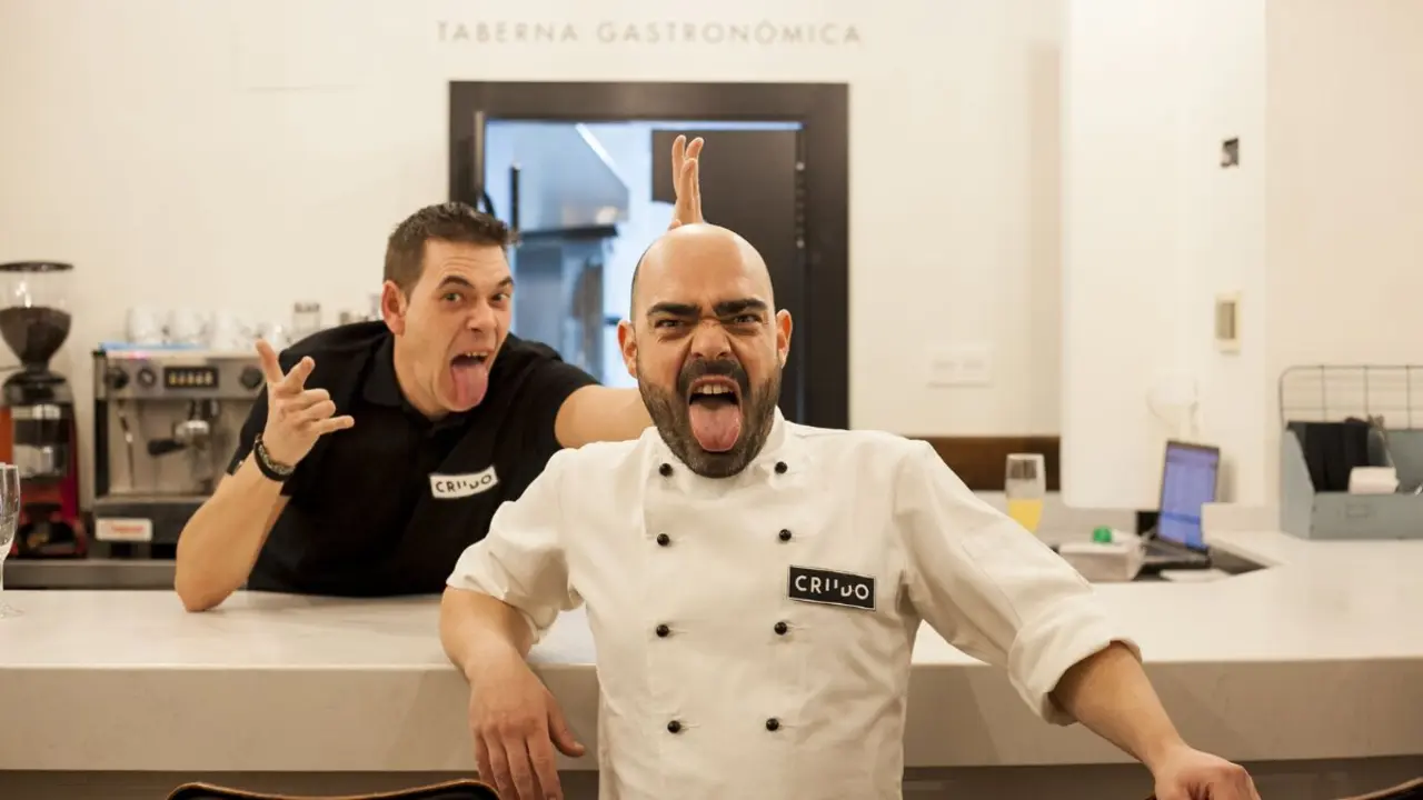 Parte del equipo de Crudo ./ Crudo Zaragoza