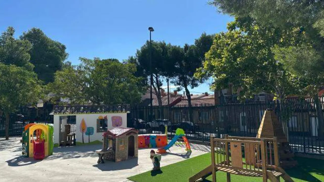 La consejera de Educaci&oacute;n ha visitado este martes la Escuela de Educaci&oacute;n Infantil de Gallur. / DGA