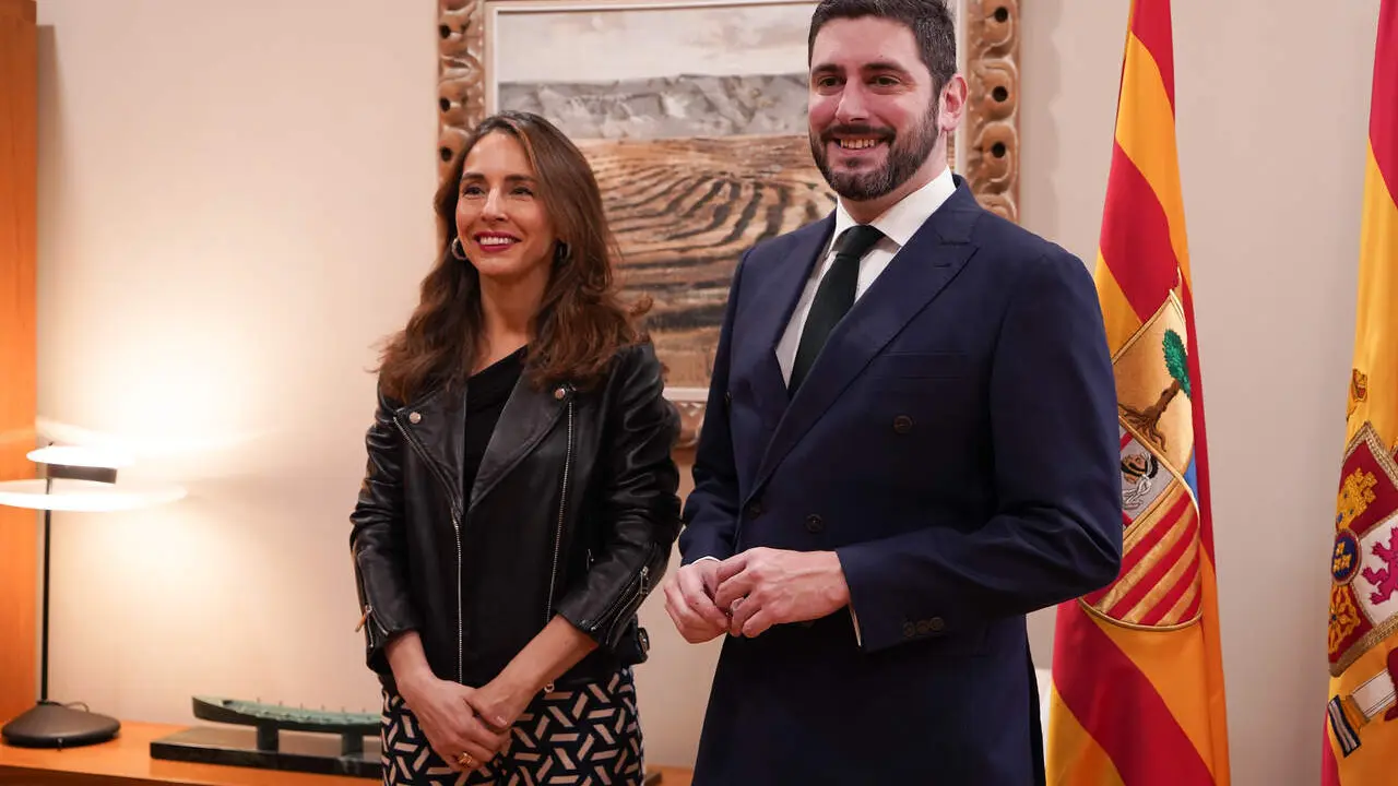 Alejandro Nolasco, portavoz y l&iacute;der de Vox en Arag&oacute;n, junto a la presidenta de las Cortes auton&oacute;micas, Mar&iacute;a Navarro / CA