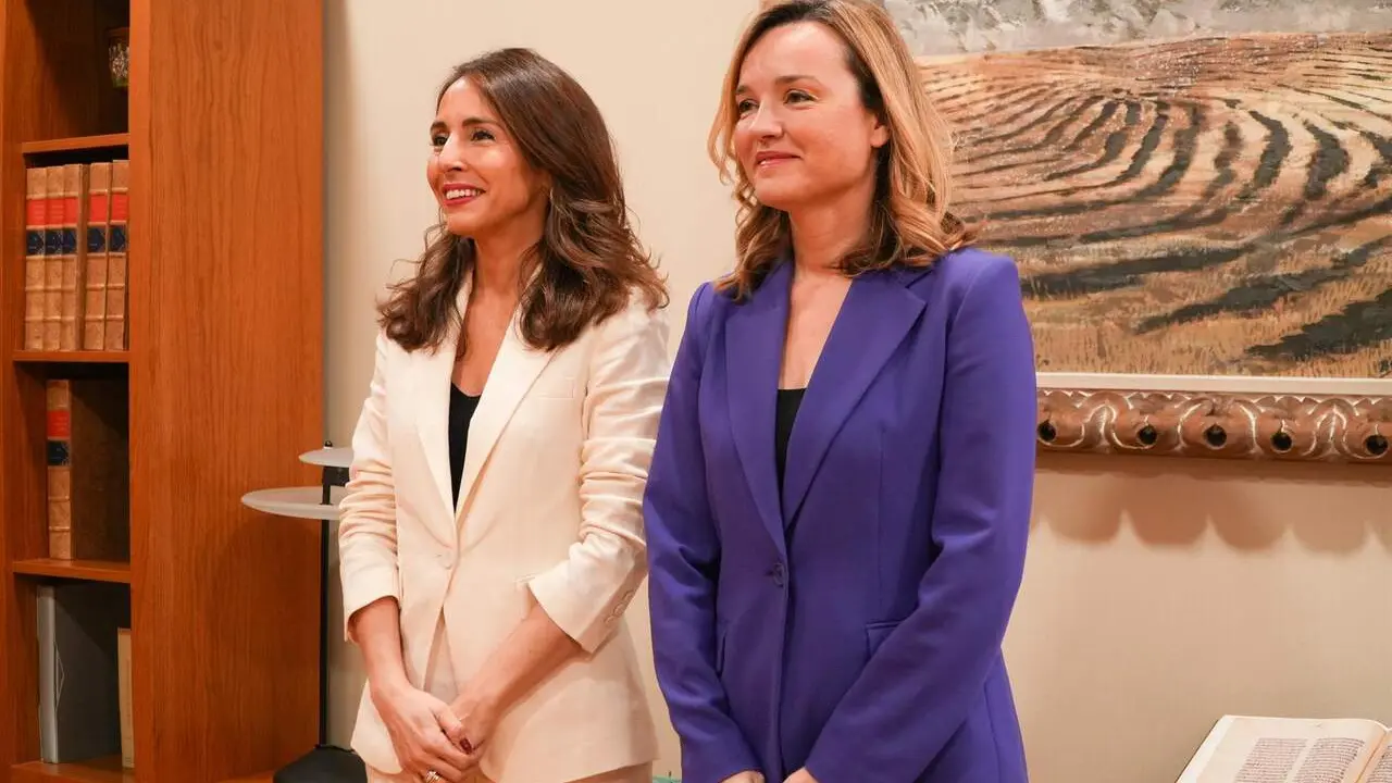 Pilar Alegr&iacute;a, la portavoz del PSOE en Arag&oacute;n, junto a la presidenta de las Cortes de Arag&oacute;n, Mar&iacute;a Navarro / CA
