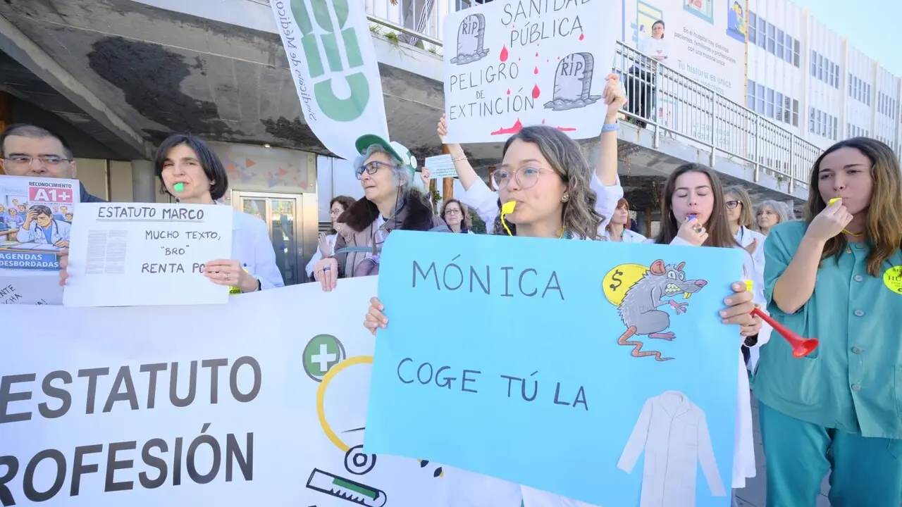 Concentraci&oacute;n m&eacute;dicos hospital Miguel Servet. / Johanna Aznar