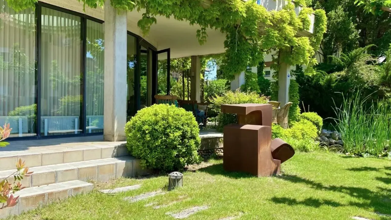 Chalet en venta en Avenida de la Ilustraci&oacute;n, Montecanal. /Idealista
