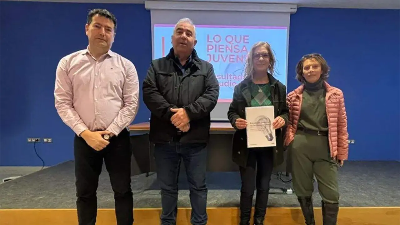 Presentaci&oacute;n en Zuera del estudio de inquietudes de la juventud en la Comarca Central. / HA