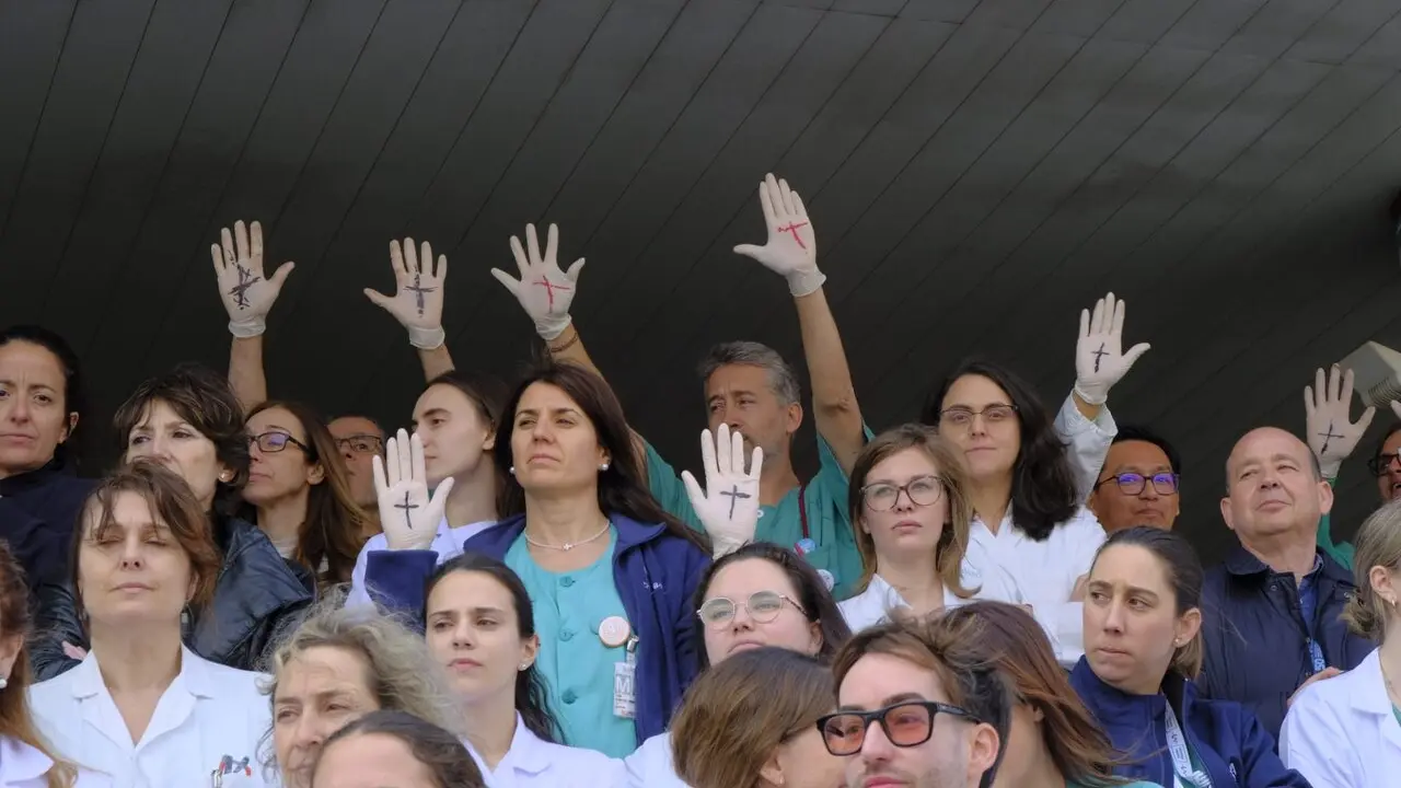 Concentraci&oacute;n M&eacute;dicos Cl&iacute;nico Universitario / Johanna Aznar
