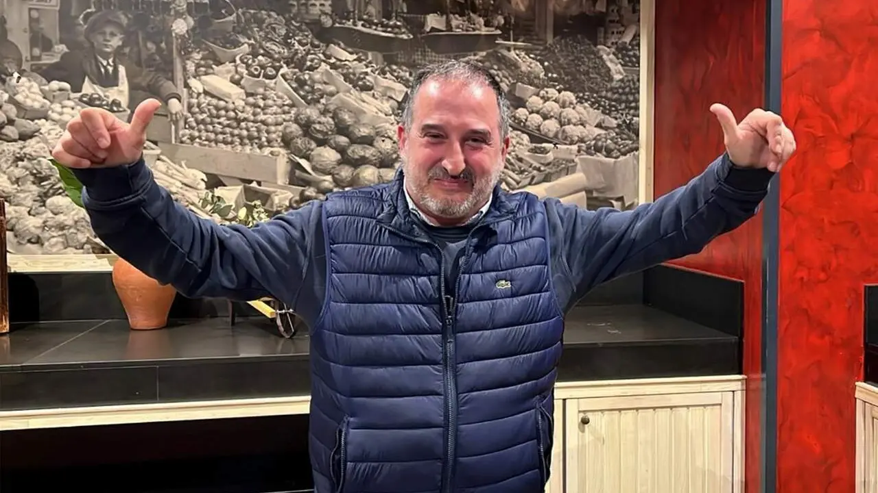 Jos&eacute; Antonio Durnes es el vendedor que ha repartido 21 millones de euros en el Extra del D&iacute;a del Padre de la ONCE en Zuera (Zaragoza). / ONCE
