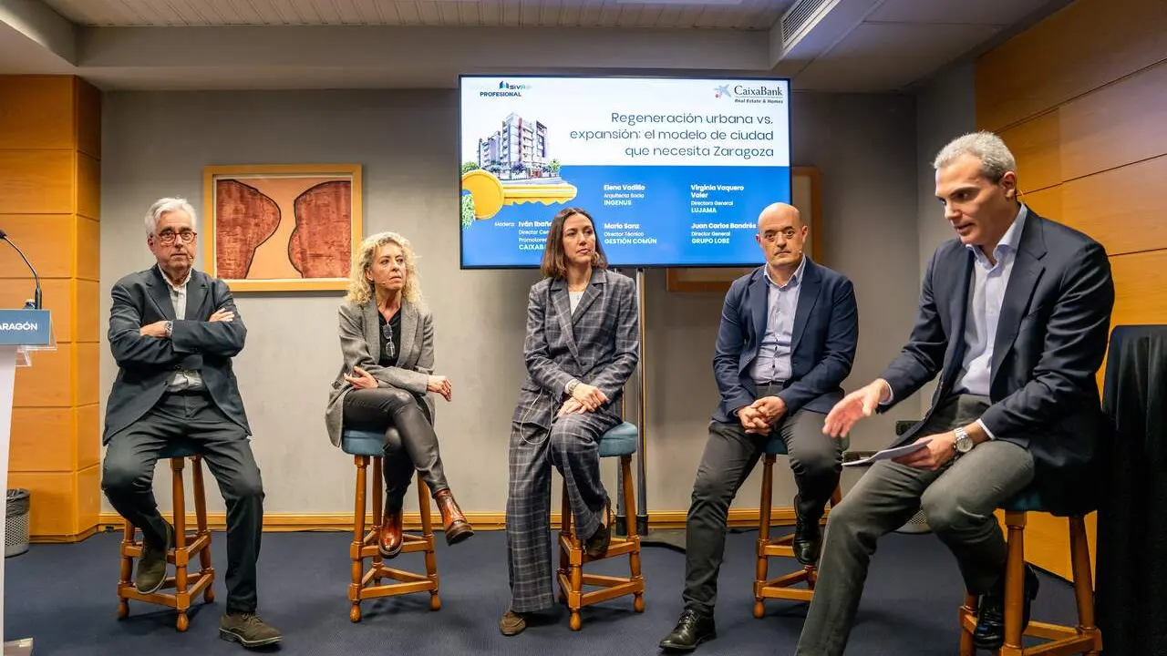 Mesa de debate sobre regeneraci&oacute;n urbana. /&Aacute;lvaro Calvo