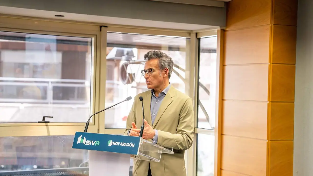 El consejero V&iacute;ctor Serrano en el SIVA. /&Aacute;lvaro Calvo