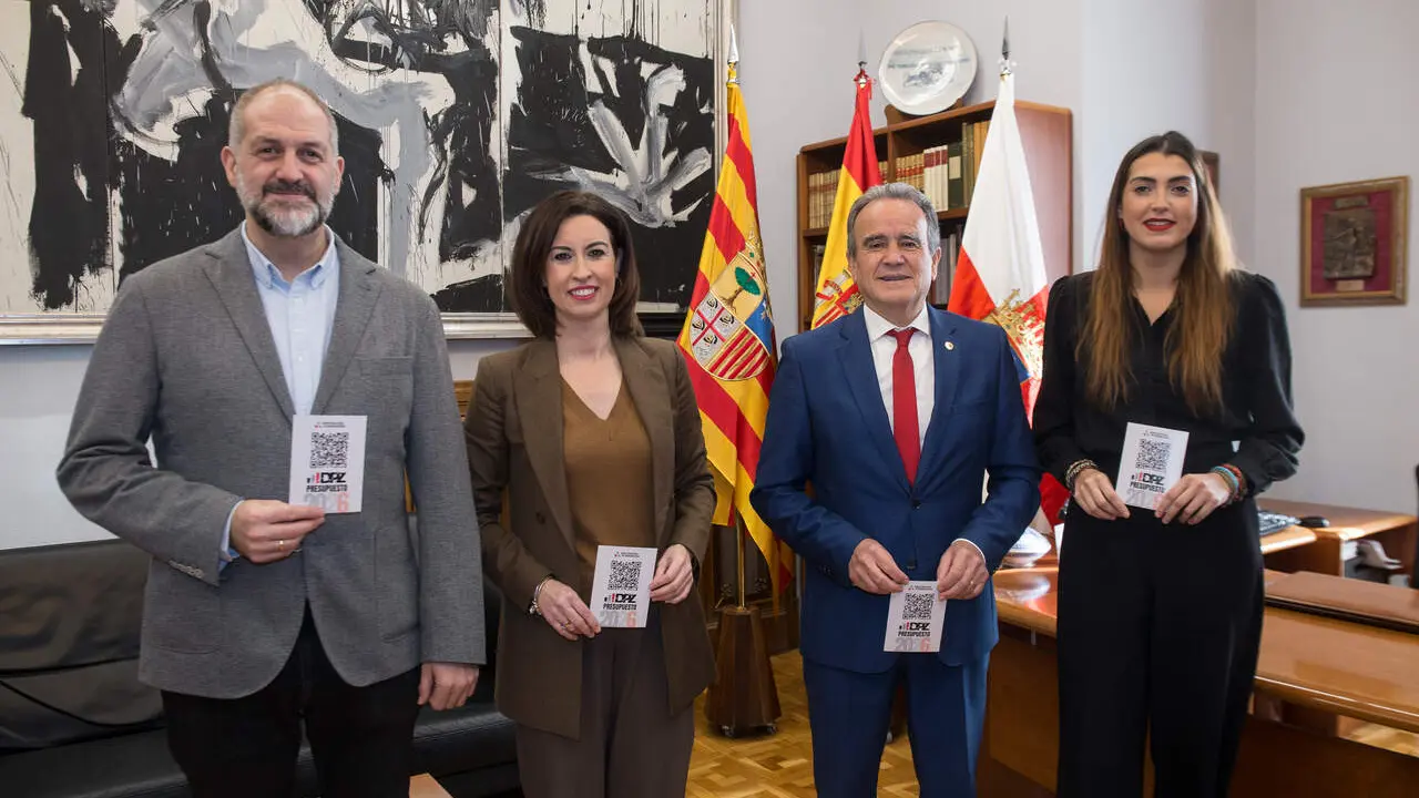 El presidente, Juan Antonio S&aacute;nchez Quero, y la vicepresidenta, Teresa Ladrero, con Nerea Mar&iacute;n (Com&uacute;n-IU) y Jos&eacute; Manuel Latorre (CHA).