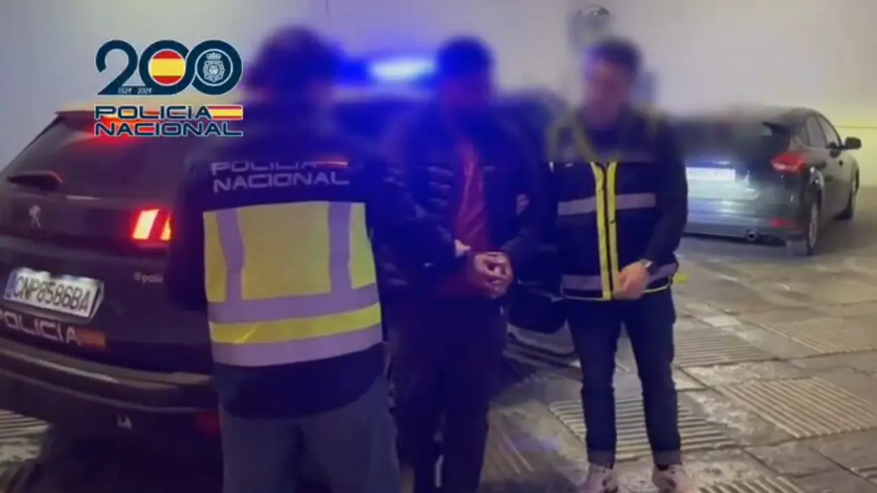 La Polic&iacute;a Nacional detiene a cinco miembros de una red criminal.