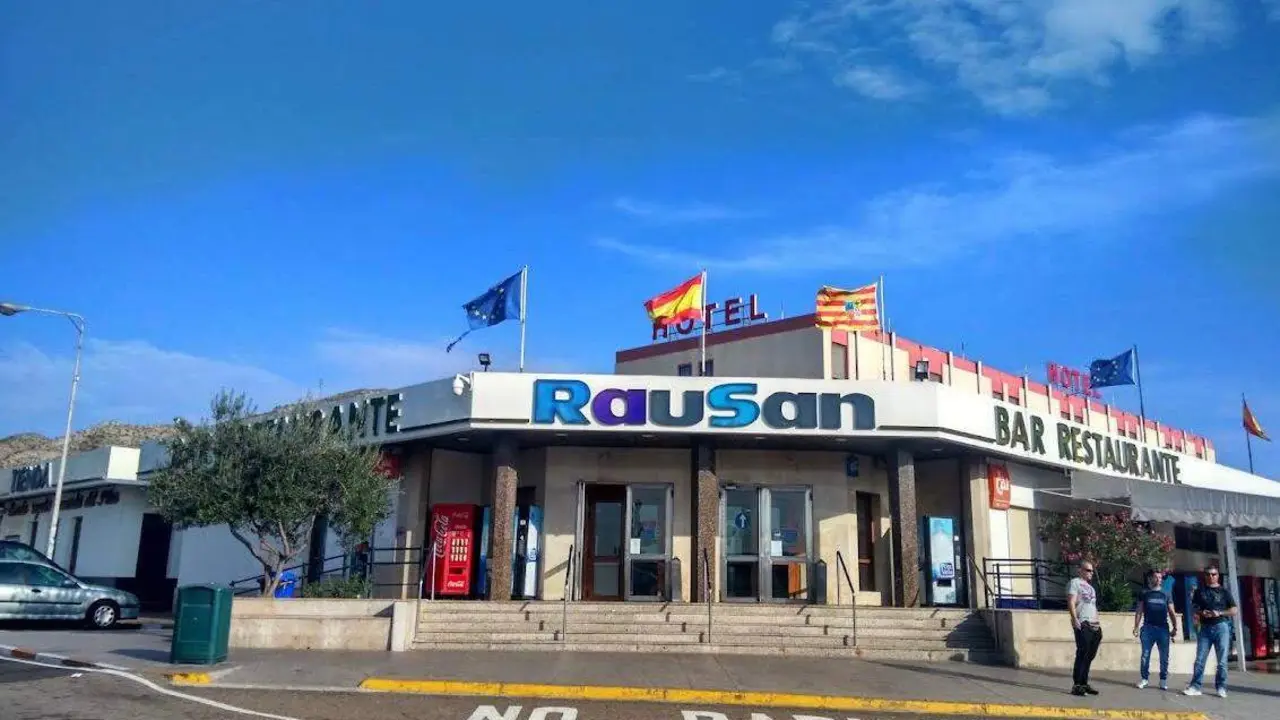 Imagen del estacionamiento contralado en Alfajar&iacute;n donde sucedieron los hechos/Google Maps