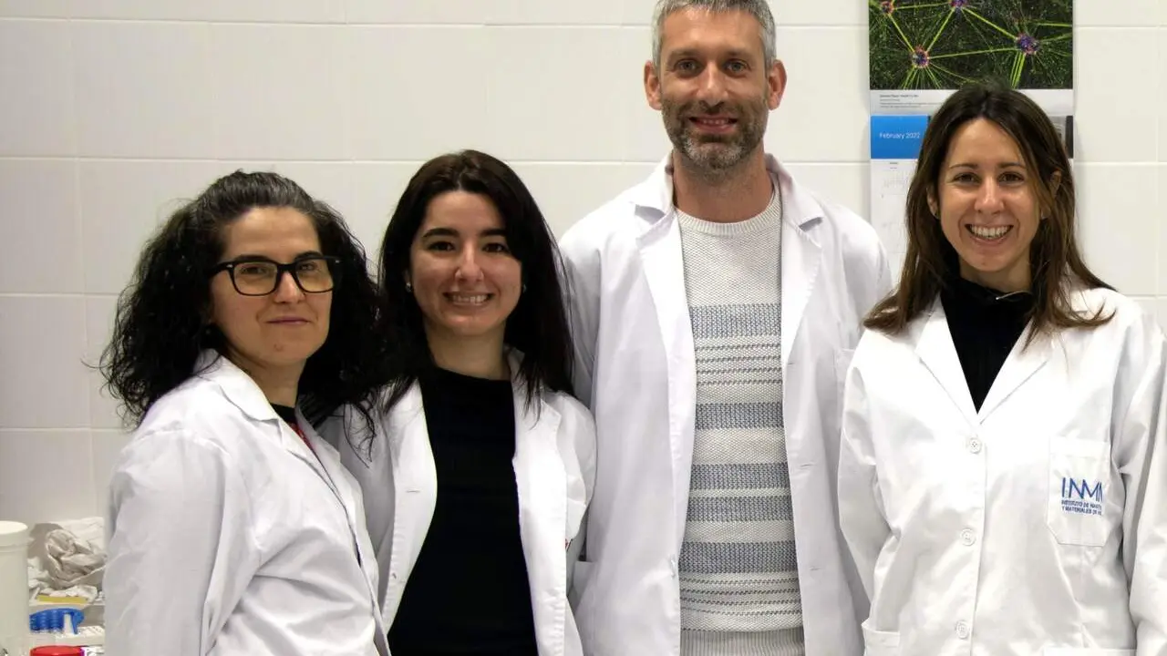 Foto de parte del equipo: Raluca Fratila, Susel Del Sol, Pablo Mart&iacute;nez y Mar&iacute;a Moros.