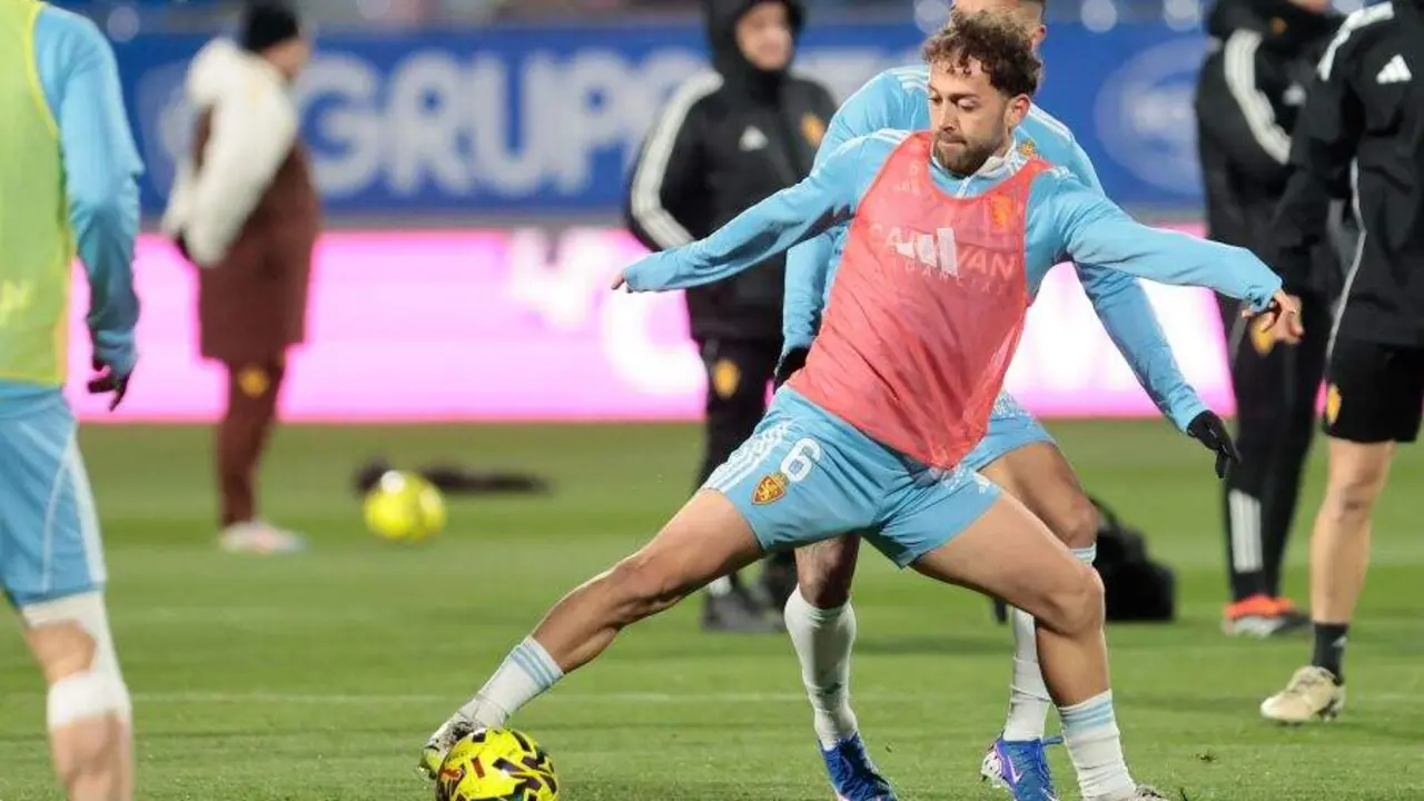Keidi Bare durante un calentamiento con el Real Zaragoza / LaLiga