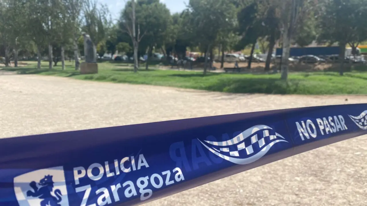Archivo - Parque acordonado por la Polic&iacute;a local de Zaragoza ./ Ayto. de Zaragoza