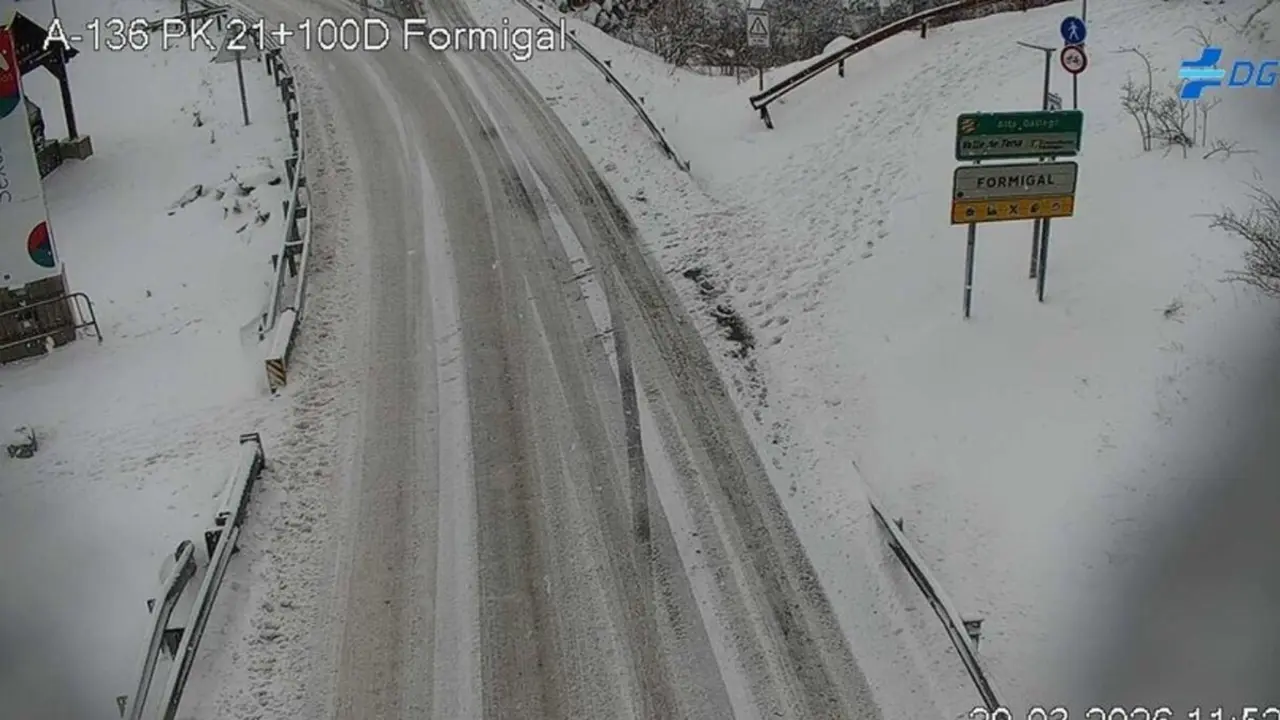Carretera A-136 en Formigal (Huesca), donde es obligado el uso de cadenas ./ DGT