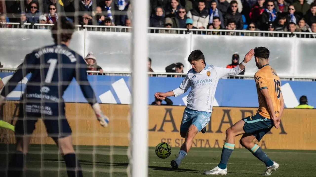 Mart&iacute;n Aguirregabiria durante el Real Zaragoza - Racing de Santander / Marcos Cebri&aacute;n