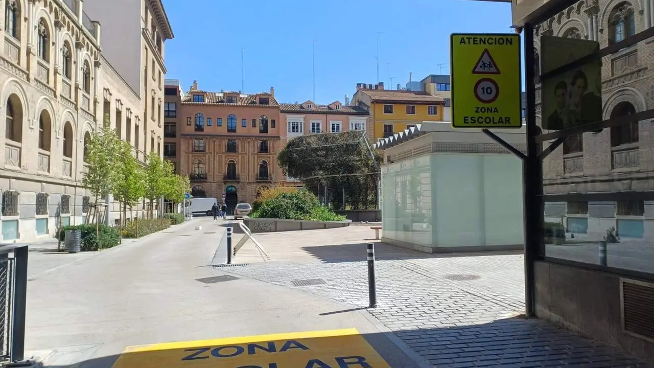 La plaza fue reformada hace pocos a&ntilde;os con una intervenci&oacute;n hist&oacute;rica / AZ