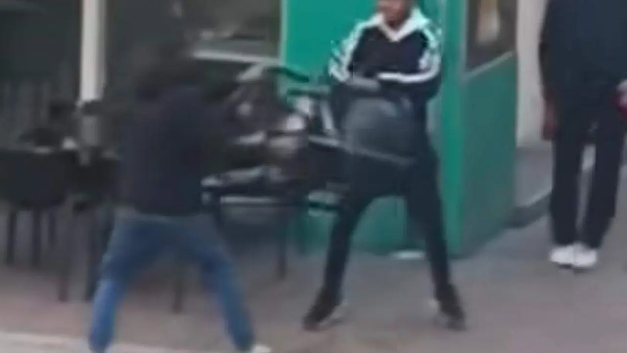 Imagen de la pelea durante el robo en el barrio de Delicias/ H.A.