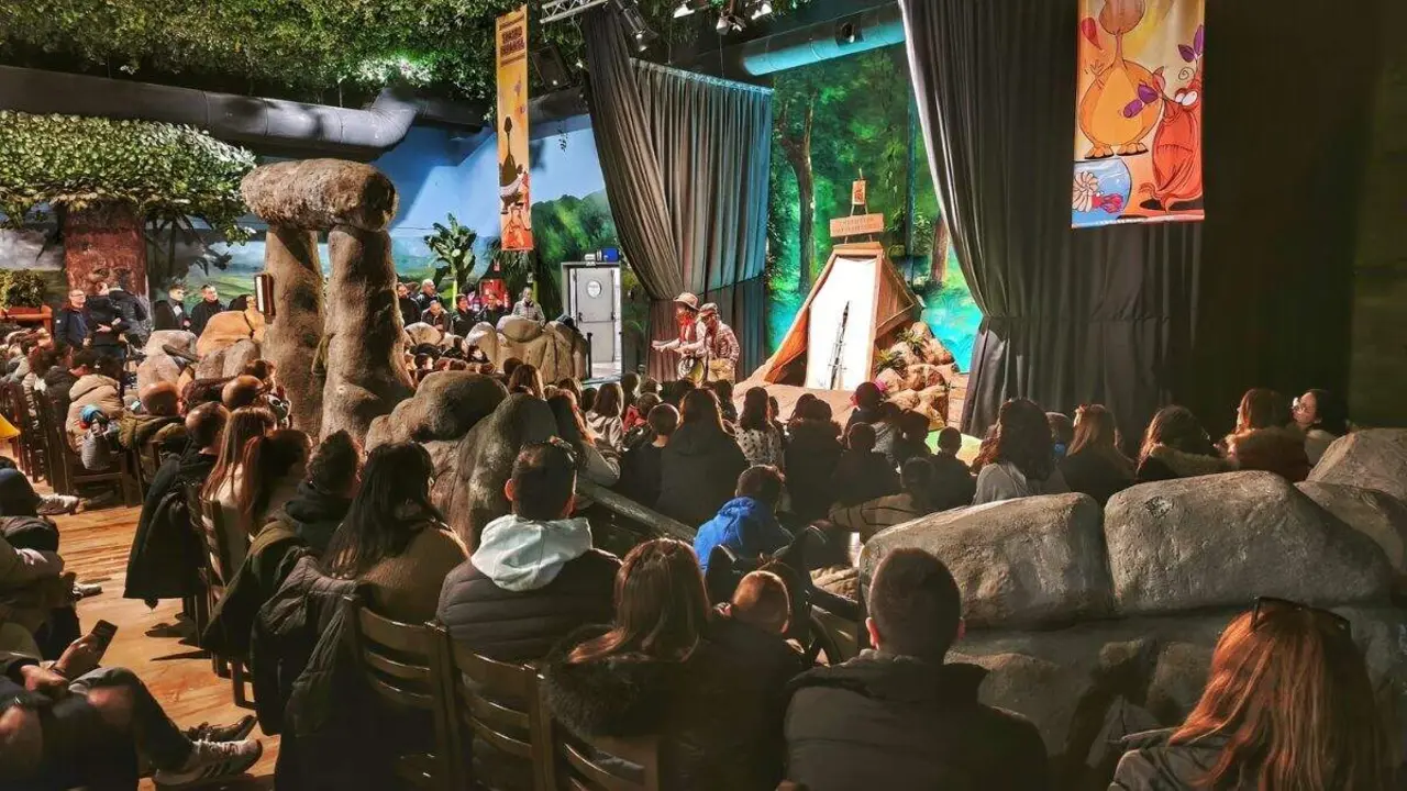 Uno de los espect&aacute;culos de Din&oacute;polis. / FUNDACI&Oacute;N DIN&Oacute;POLIS