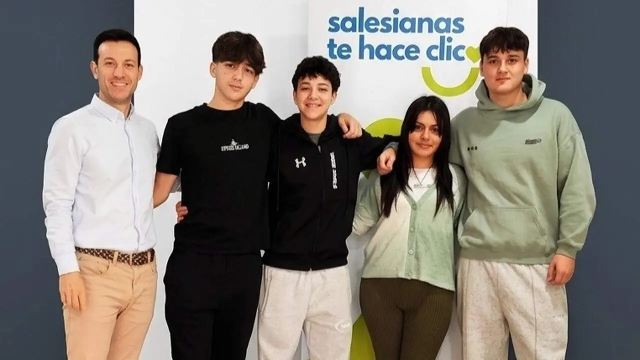 Participantes del Colegio Mar&iacute;a Auxiliadora de Zaragoza. / YOUNG BUSINESS TALENTS