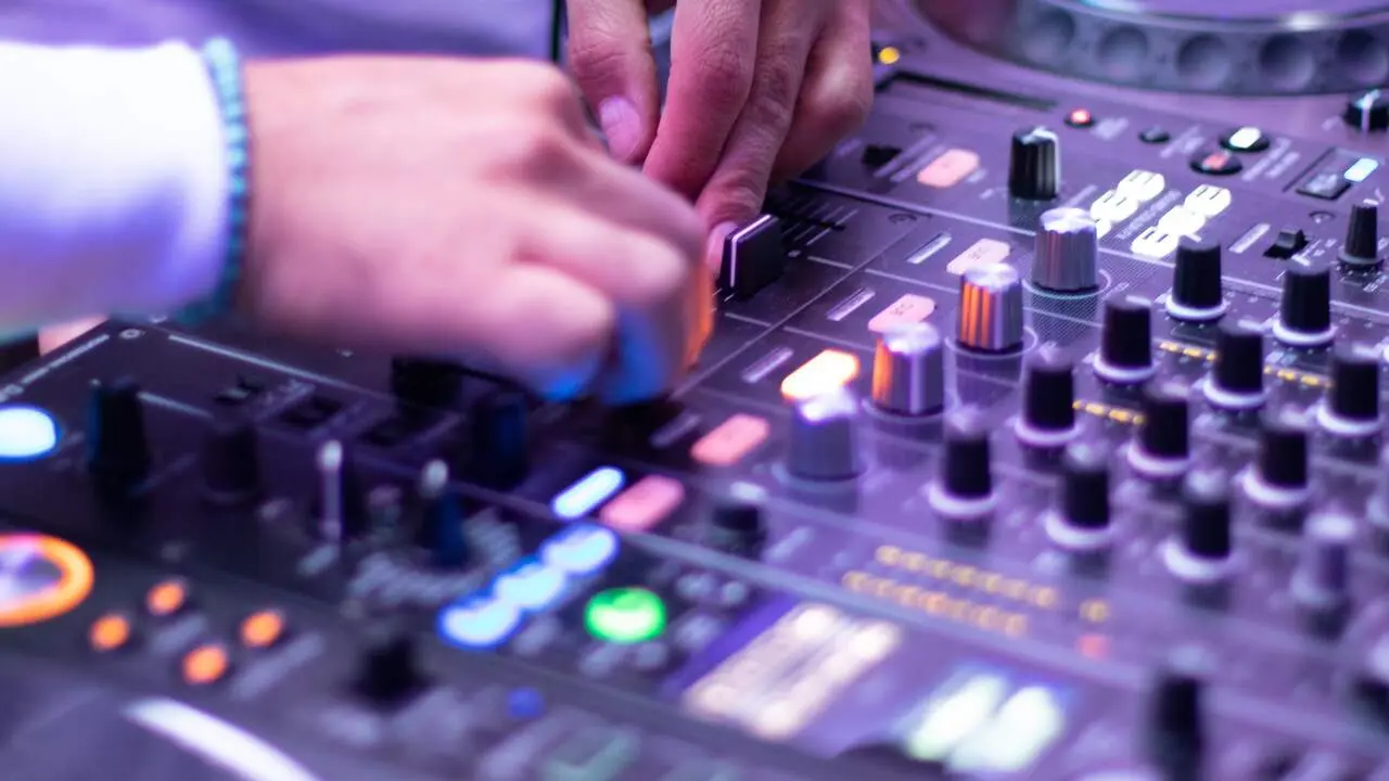 felixdesignstudio-music-4747060
