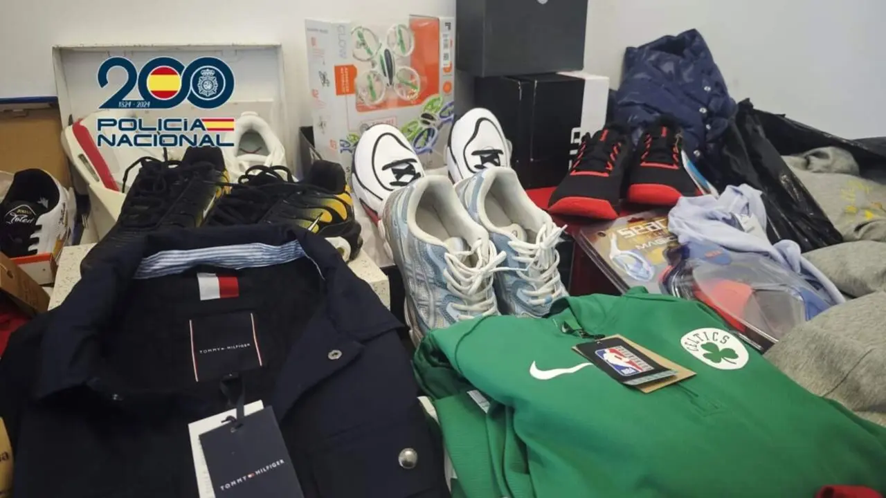 Algunos de los efectos robados por los cuatro menores en las tiendas deportivas de Zaragoza.
/ CNP - E. P.