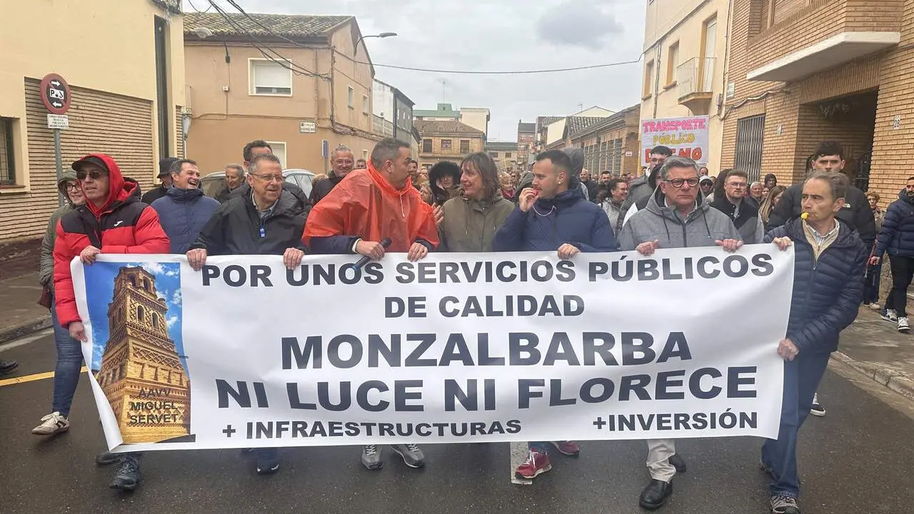 Manifestaci&oacute;n de protesta de este domingo en Monzalbarba para reclamar mejoras./ PSOE