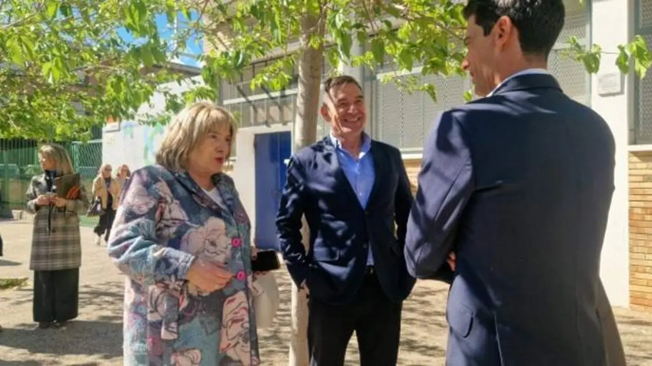 La consejera de Educaci&oacute;n, Cultura y Deportes en funciones del Gobierno de Arag&oacute;n, Tomasa Hern&aacute;ndez, visita el CEIP Aljafer&iacute;a. / GOBIERNO DE ARAG&Oacute;N