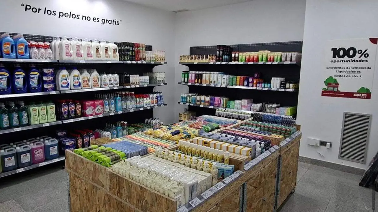 Interior de un supermercado de Sqrups / RRSS